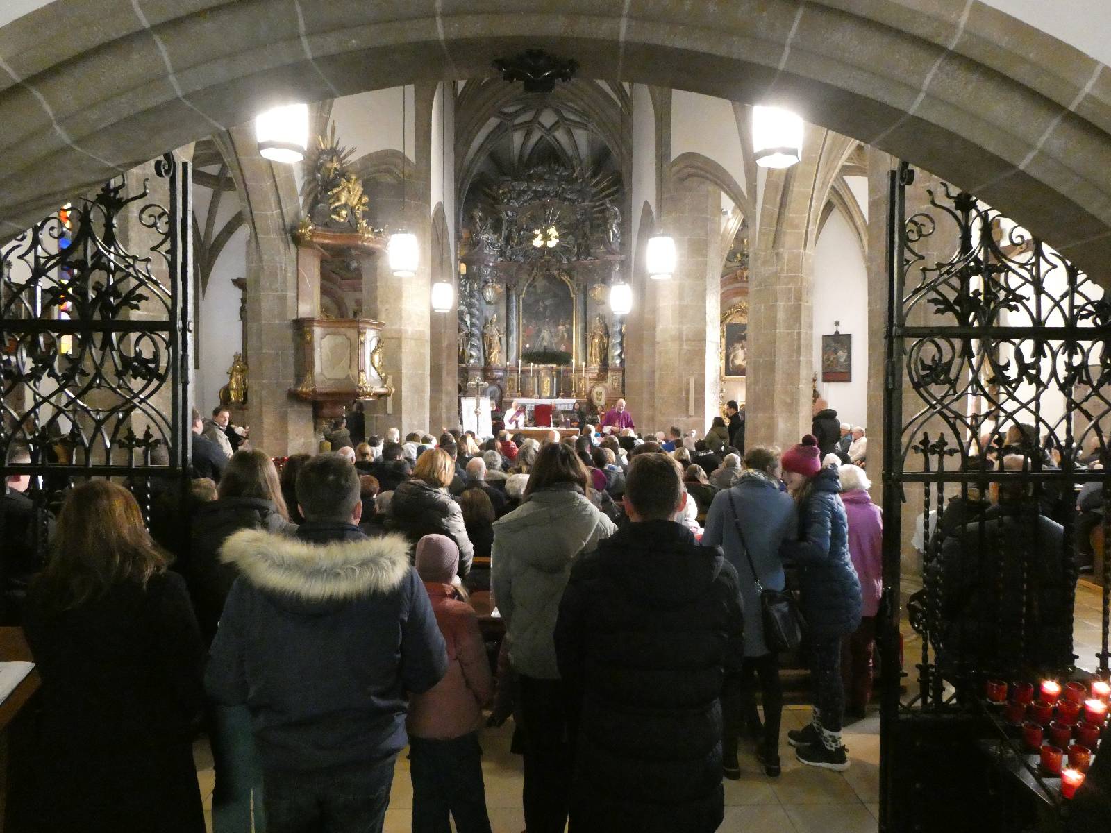 Kircheneingang 1. Adventsonntag