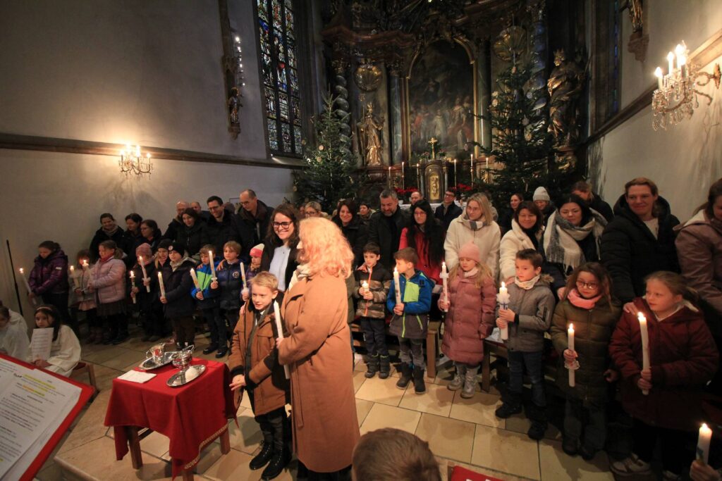 Erster Höhepunkt der Messe: Timurs Taufe