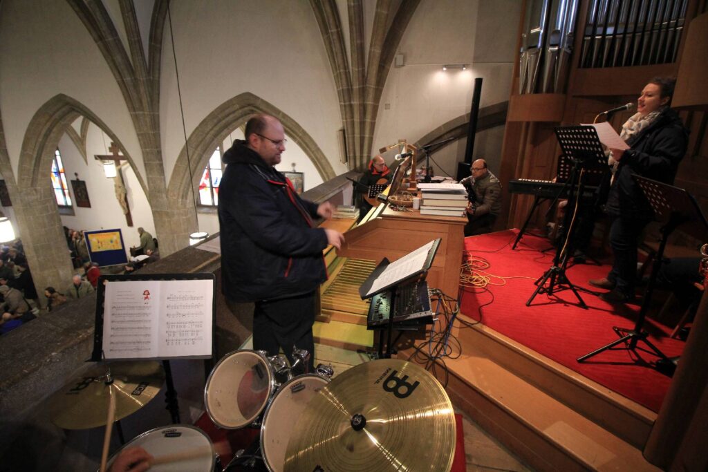 Band auf der Orgelempore