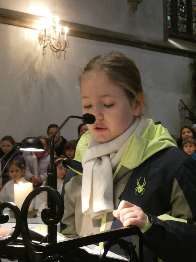 Kind liest Lesung