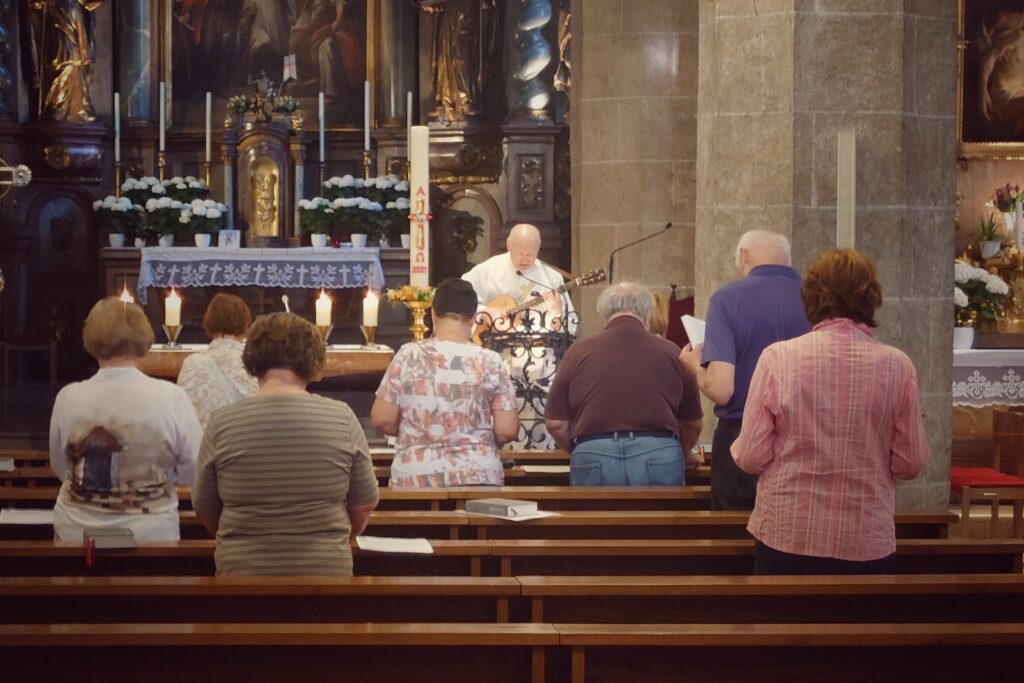 Diakon Slava feiert Maiandacht